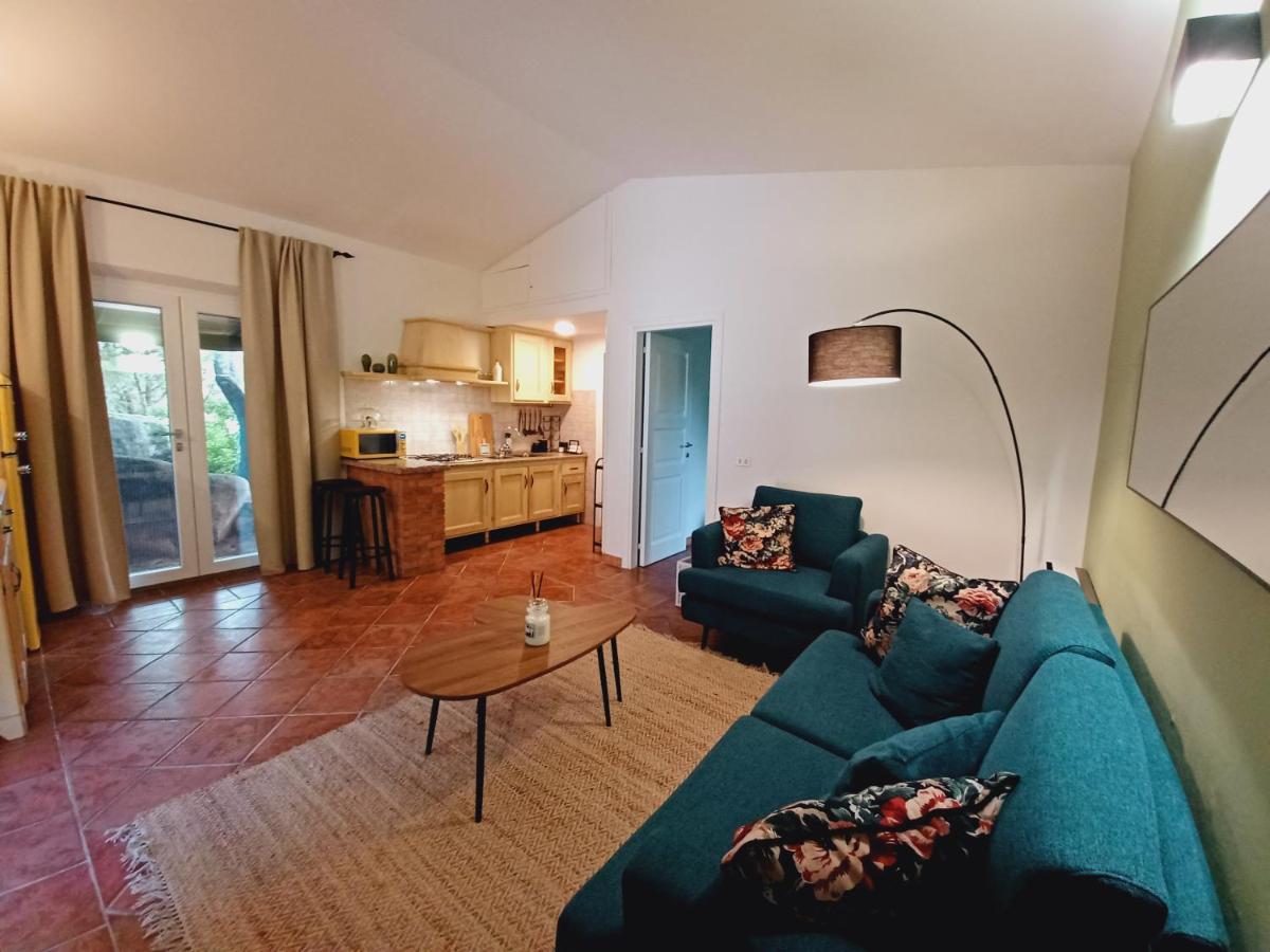 Suite Mirialveda San Pantaleo Exterior photo