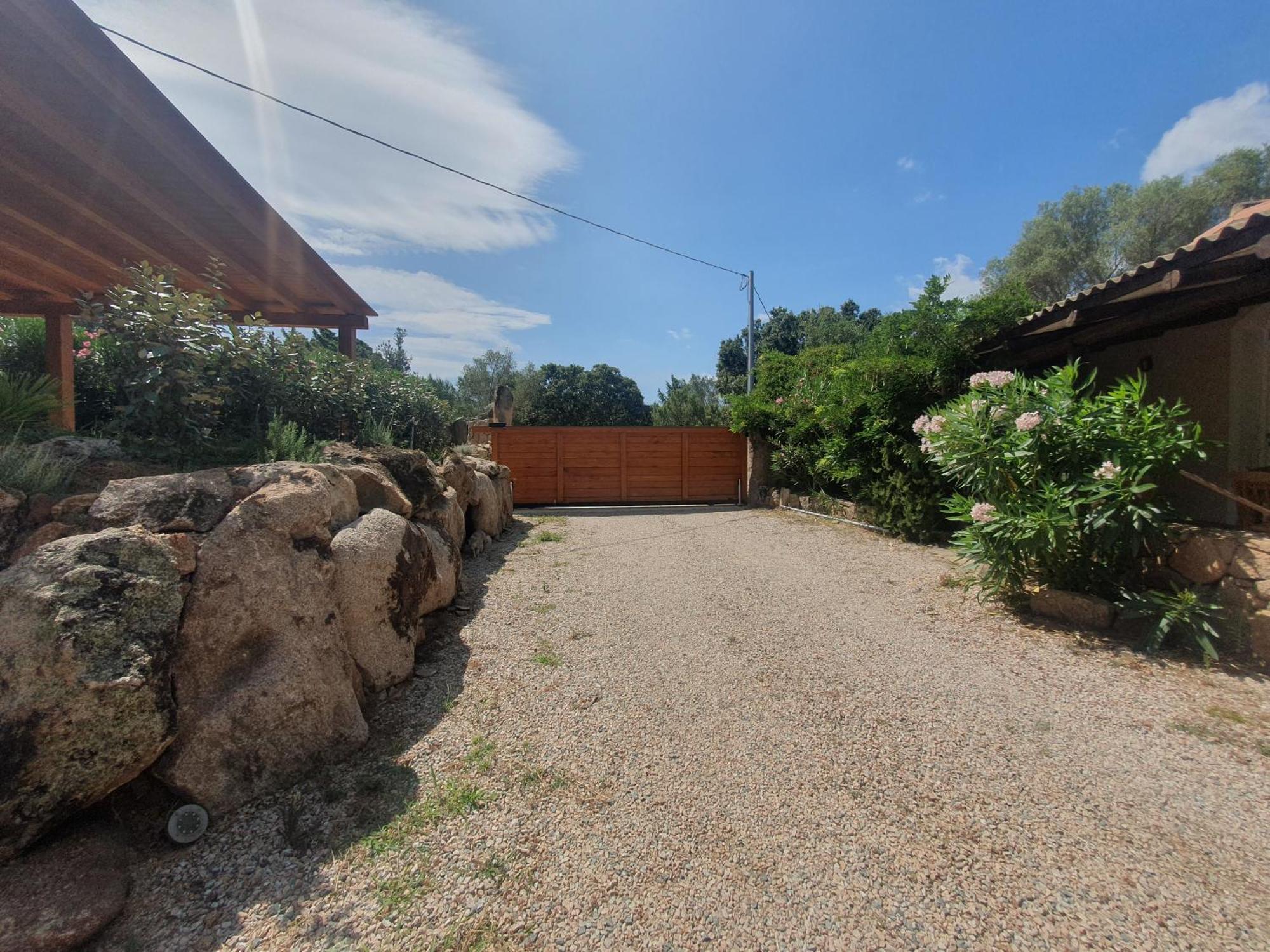 Suite Mirialveda San Pantaleo Exterior photo